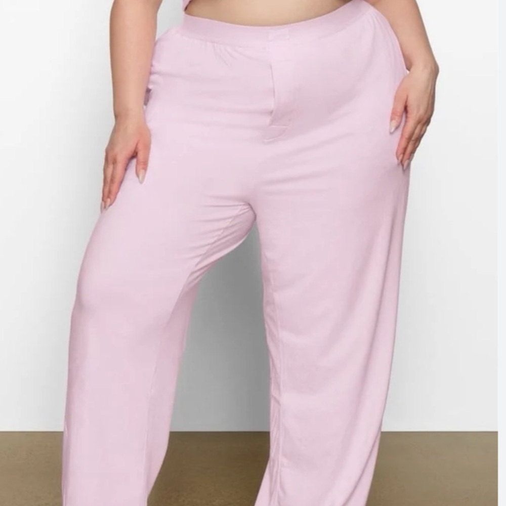skims women’s boyfriend loose pant cherry blossom pink